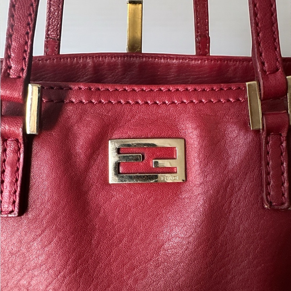 Elegant Red Leather Tote Bag - Picture 2 of 12
